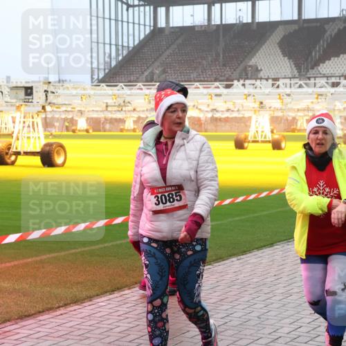 07.12.2025 - St. Pauli X-Mass-Run No. 15 Luisa Fischer http://msf.ph/oto/9381989 07.12.2025 10:12:05 Ziel 15, 3085, 670, 756, 1687, 1688, 1969, 2906, 2909, 3085, 3354, 3761, 3767, 3815, 3909, 3932, 3935, 4499, 4525, 4659, 4661, 4662 meine-sportfotos.de