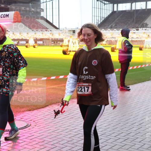 07.12.2025 - St. Pauli X-Mass-Run No. 15 Luisa Fischer http://msf.ph/oto/9382005 07.12.2025 11:20:40 Ziel 5, 2771, 15, 2217, 382, 1020, 1135, 1614, 2132, 2134, 2305, 2577, 2578, 2581, 2771, 3075, 3129, 3157, 3170, 3309, 3324, 3822, 3823, 4637 meine-sportfotos.de