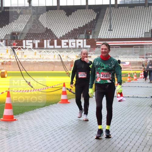 07.12.2025 - St. Pauli X-Mass-Run No. 15 Luisa Fischer http://msf.ph/oto/9382018 07.12.2025 11:20:45 Ziel 3324, 2581, 4637, 1020, 1135, 1614, 2132, 2134, 2242, 2305, 2577, 2578, 2581, 2771, 3075, 3129, 3157, 3170, 3309, 3324, 4637 meine-sportfotos.de