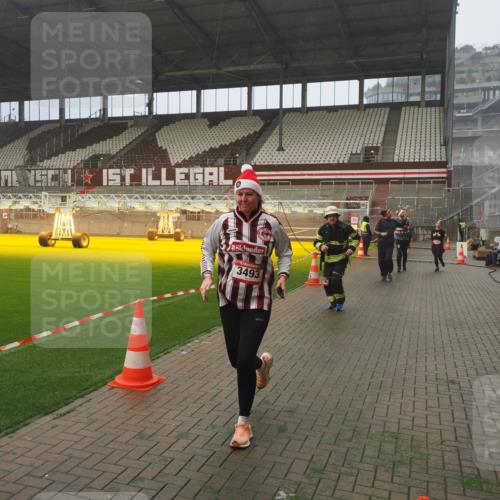 07.12.2025 - St. Pauli X-Mass-Run No. 15 Fabian Wolf http://msf.ph/oto/9382019 07.12.2025 10:09:24 Ziel 800, 881, 896, 899, 960, 1243, 1248, 1718, 3493, 3756, 4666 meine-sportfotos.de