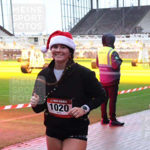 07.12.2025 - St. Pauli X-Mass-Run No. 15 Luisa Fischer http://msf.ph/oto/9382032 07.12.2025 11:21:00 Ziel 15, 1020, 7, 77, 9, 540, 765, 1020, 1135, 1614, 2132, 2134, 2242, 2305, 2379, 2462, 2577, 2578, 2601, 3037, 3129, 3157, 3309, 4637 meine-sportfotos.de