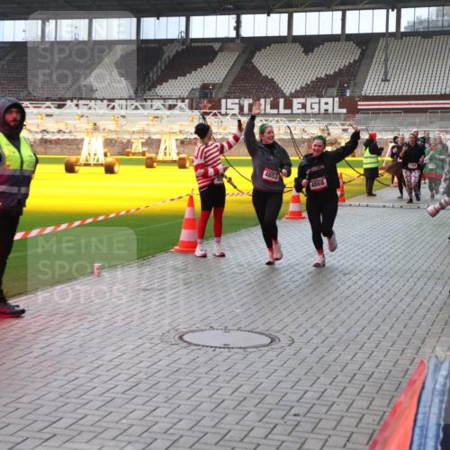 07.12.2025 - St. Pauli X-Mass-Run No. 15 Luisa Fischer http://msf.ph/oto/9382053 07.12.2025 10:47:52 Ziel 4853, 4868, 104, 60, 78, 231, 309, 522, 523, 1171, 1182, 1555, 1750, 1819, 1847, 1848, 1863, 2115, 2200, 2490, 2566, 2683, 2684, 2690, 2957, 3029, 3101, 3102, 3104, 3105, 3123, 3344, 3360, 4072, 4615, 4618, 4853, 4868, 4869 meine-sportfotos.de