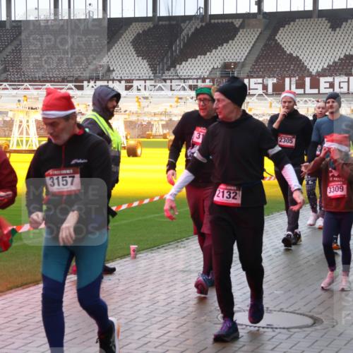 07.12.2025 - St. Pauli X-Mass-Run No. 15 Luisa Fischer http://msf.ph/oto/9382064 07.12.2025 11:21:20 Ziel 3160, 3157, 31, 2305, 2132, 3309, 540, 540, 765, 1020, 1135, 1614, 2132, 2134, 2242, 2305, 2375, 2376, 2379, 2462, 2601, 2854, 3037, 3135, 3220 meine-sportfotos.de