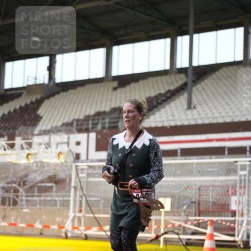 07.12.2025 - St. Pauli X-Mass-Run No. 15 Patografie http://msf.ph/oto/9382066 07.12.2025 10:20:28 Ziel 447, 452, 461, 478, 2187, 3473, 3832, 4116, 4490, 4523 meine-sportfotos.de