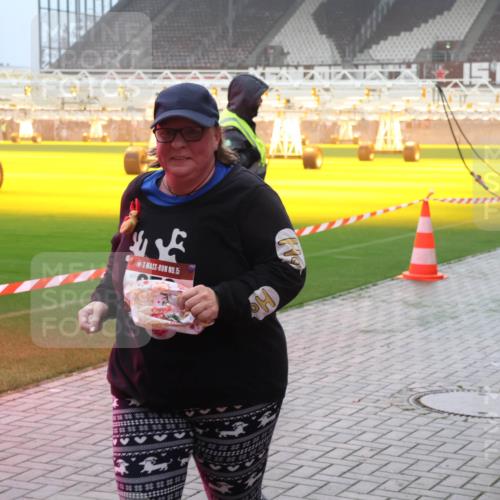 07.12.2025 - St. Pauli X-Mass-Run No. 15 Luisa Fischer http://msf.ph/oto/9382067 07.12.2025 10:12:18 Ziel 15, 3909, 670, 756, 1389, 1526, 1687, 1688, 1833, 2177, 2906, 2909, 3085, 3761, 3767, 3870, 3909, 3932, 3935, 4658, 4659, 4662 meine-sportfotos.de