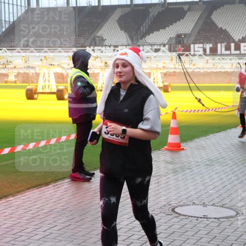 07.12.2025 - St. Pauli X-Mass-Run No. 15 Luisa Fischer http://msf.ph/oto/9382072 07.12.2025 10:12:19 Ziel 1833, 3761, 670, 756, 1389, 1526, 1687, 1688, 1833, 2177, 2906, 2909, 3085, 3761, 3767, 3870, 3909, 3932, 3935, 4658, 4662 meine-sportfotos.de
