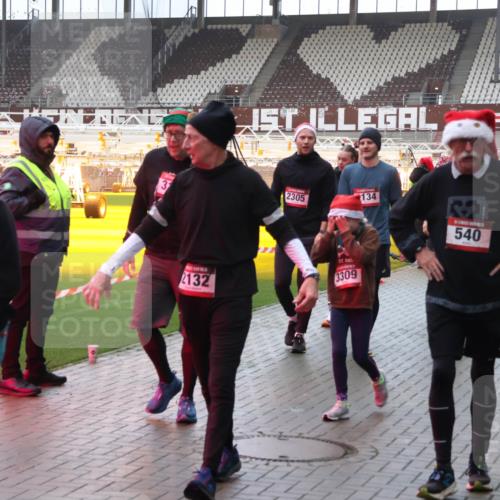 07.12.2025 - St. Pauli X-Mass-Run No. 15 Luisa Fischer http://msf.ph/oto/9382079 07.12.2025 11:21:20 Ziel 2305, 134, 3157, 2132, 3309, 540, 765, 540, 765, 1020, 1135, 1614, 2132, 2134, 2242, 2305, 2375, 2376, 2379, 2462, 2601, 2854, 3037, 3135, 3220 meine-sportfotos.de