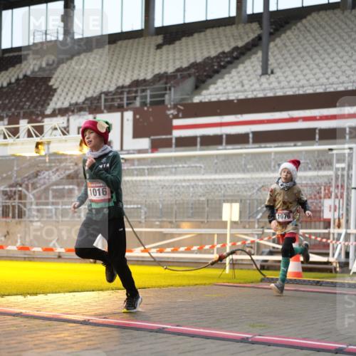 07.12.2025 - St. Pauli X-Mass-Run No. 15 Patografie http://msf.ph/oto/9382080 07.12.2025 10:20:33 Ziel 447, 452, 461, 478, 1016, 1076, 1466, 2187, 3473, 3832, 4116, 4490, 4517 meine-sportfotos.de