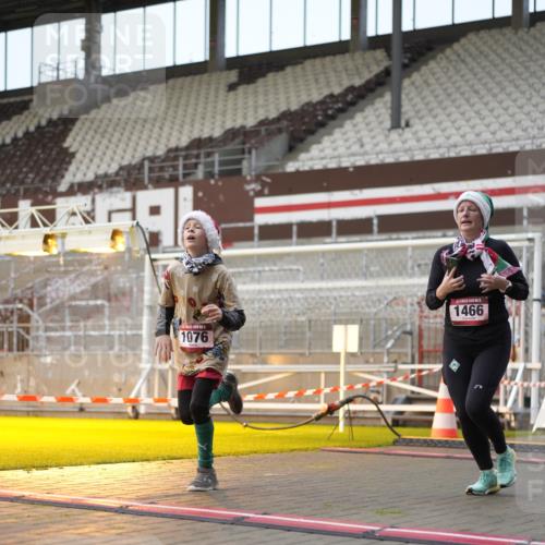 07.12.2025 - St. Pauli X-Mass-Run No. 15 Patografie http://msf.ph/oto/9382093 07.12.2025 10:20:34 Ziel 392, 447, 452, 461, 478, 1016, 1076, 1466, 2187, 3473, 3832, 4490, 4517 meine-sportfotos.de