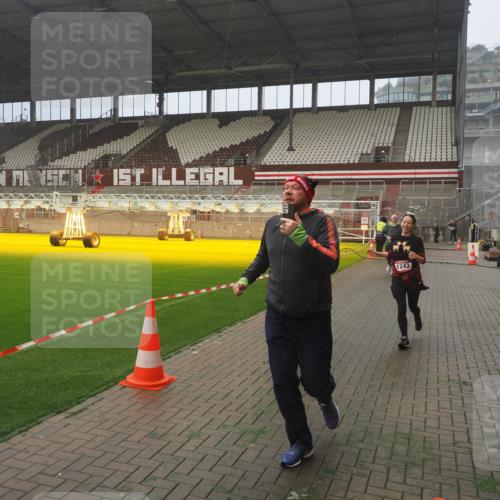 07.12.2025 - St. Pauli X-Mass-Run No. 15 Fabian Wolf http://msf.ph/oto/9382098 07.12.2025 10:09:29 Ziel 800, 881, 896, 899, 960, 1243, 1248, 1718, 3493, 3756 meine-sportfotos.de