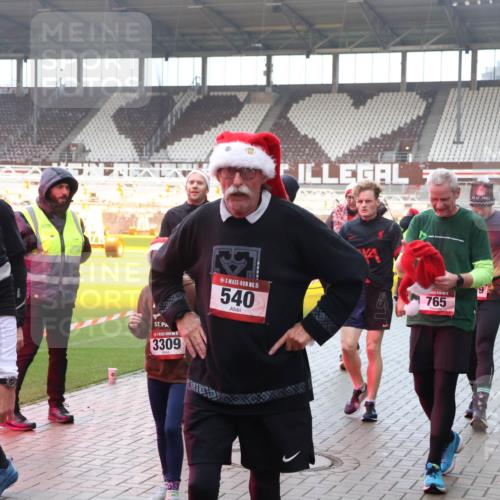 07.12.2025 - St. Pauli X-Mass-Run No. 15 Luisa Fischer http://msf.ph/oto/9382105 07.12.2025 11:21:22 Ziel 15, 2132, 6709, 3309, 15, 540, 765, 540, 765, 1020, 1135, 1614, 2132, 2134, 2242, 2305, 2375, 2376, 2379, 2462, 2601, 2854, 2867, 3037, 3135, 3220 meine-sportfotos.de