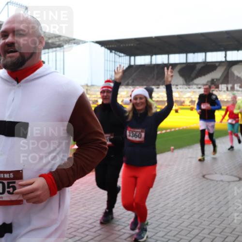 07.12.2025 - St. Pauli X-Mass-Run No. 15 Luisa Fischer http://msf.ph/oto/9382106 07.12.2025 10:48:03 Ziel 15, 3105, 3360, 60, 78, 282, 309, 513, 522, 523, 553, 1171, 1182, 1555, 1819, 1847, 1848, 1863, 2200, 2490, 2566, 2608, 2611, 2683, 2684, 2690, 3101, 3102, 3104, 3105, 3344, 3360, 4072, 4615, 4618, 4853, 4863, 4868, 4869 meine-sportfotos.de