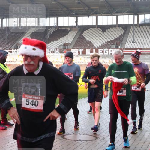 07.12.2025 - St. Pauli X-Mass-Run No. 15 Luisa Fischer http://msf.ph/oto/9382112 07.12.2025 11:21:23 Ziel 15, 540, 34, 65, 2379, 540, 765, 1020, 1135, 1614, 2132, 2134, 2242, 2305, 2375, 2376, 2379, 2462, 2601, 2854, 2867, 3037, 3135, 3220 meine-sportfotos.de