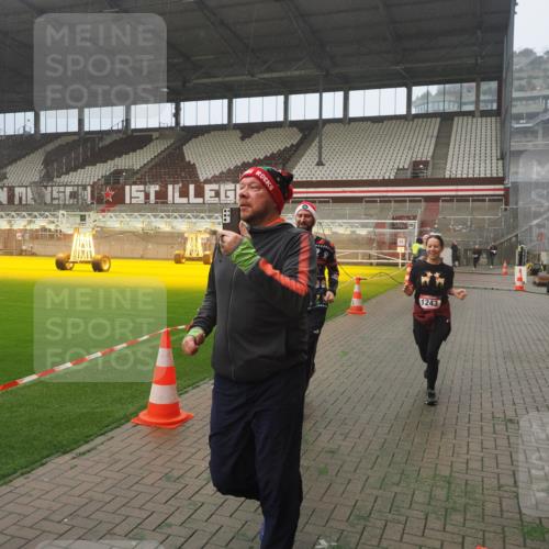 07.12.2025 - St. Pauli X-Mass-Run No. 15 Fabian Wolf http://msf.ph/oto/9382116 07.12.2025 10:09:29 Ziel 800, 881, 896, 899, 960, 1243, 1248, 1718, 3493, 3756 meine-sportfotos.de