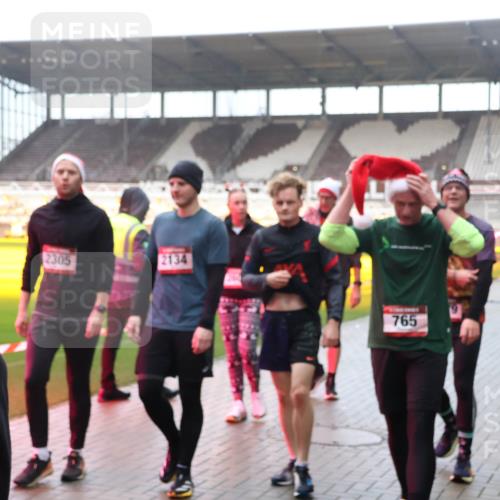 07.12.2025 - St. Pauli X-Mass-Run No. 15 Luisa Fischer http://msf.ph/oto/9382130 07.12.2025 11:21:25 Ziel 2305, 2134, 765, 540, 765, 1020, 1135, 1614, 2132, 2134, 2242, 2305, 2375, 2376, 2379, 2462, 2601, 2854, 2867, 3037, 3135, 3220, 3283 meine-sportfotos.de