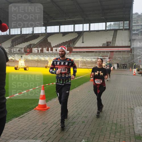 07.12.2025 - St. Pauli X-Mass-Run No. 15 Fabian Wolf http://msf.ph/oto/9382138 07.12.2025 10:09:30 Ziel 800, 881, 896, 899, 960, 1243, 1248, 1718, 3493, 3756 meine-sportfotos.de