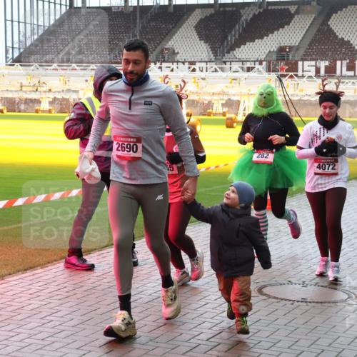 07.12.2025 - St. Pauli X-Mass-Run No. 15 Luisa Fischer http://msf.ph/oto/9382159 07.12.2025 10:48:15 Ziel 15, 2690, 282, 5, 4072, 4863, 60, 78, 282, 309, 472, 513, 522, 523, 553, 1182, 1195, 1555, 1847, 1848, 1863, 2146, 2147, 2490, 2566, 2608, 2611, 2690, 3101, 3102, 3104, 3105, 3360, 4072, 4615, 4618, 4853, 4863, 4868, 4869 meine-sportfotos.de