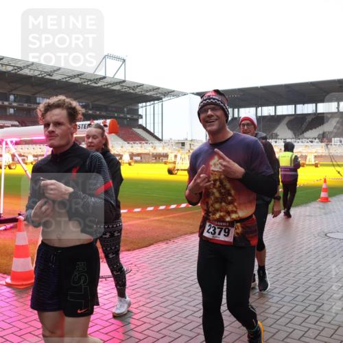 07.12.2025 - St. Pauli X-Mass-Run No. 15 Luisa Fischer http://msf.ph/oto/9382173 07.12.2025 11:21:29 Ziel 2379, 540, 765, 2242, 2375, 2376, 2379, 2462, 2579, 2601, 2854, 2867, 3037, 3135, 3159, 3220, 3283 meine-sportfotos.de