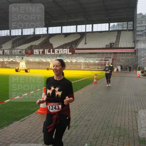 07.12.2025 - St. Pauli X-Mass-Run No. 15 Fabian Wolf http://msf.ph/oto/9382174 07.12.2025 10:09:31 Ziel 800, 881, 896, 899, 960, 1243, 1248, 1718, 3493, 3756 meine-sportfotos.de