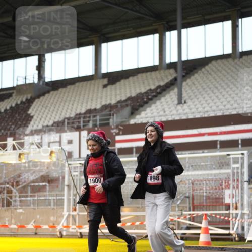07.12.2025 - St. Pauli X-Mass-Run No. 15 Patografie http://msf.ph/oto/9382178 07.12.2025 10:21:02 Ziel 1386, 1407, 1898, 1900, 2565, 3984, 4338 meine-sportfotos.de