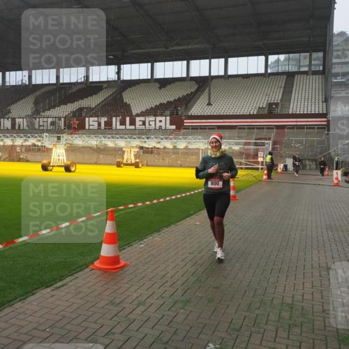 07.12.2025 - St. Pauli X-Mass-Run No. 15 Fabian Wolf http://msf.ph/oto/9382181 07.12.2025 10:09:33 Ziel 800, 899, 1172, 1243, 1248, 1718, 3493, 3756 meine-sportfotos.de