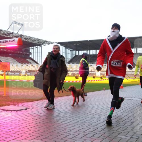 07.12.2025 - St. Pauli X-Mass-Run No. 15 Luisa Fischer http://msf.ph/oto/9382191 07.12.2025 11:21:45 Ziel 5, 3283, 3037, 2376, 98, 105, 111, 232, 241, 540, 1549, 1902, 1907, 2033, 2197, 2375, 2376, 2379, 2473, 2474, 2579, 2601, 2854, 2867, 3037, 3073, 3135, 3159, 3220, 3283 meine-sportfotos.de