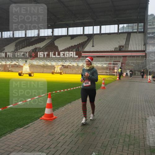 07.12.2025 - St. Pauli X-Mass-Run No. 15 Fabian Wolf http://msf.ph/oto/9382195 07.12.2025 10:09:34 Ziel 800, 899, 1172, 1191, 1243, 1248, 1718, 3493, 3756 meine-sportfotos.de