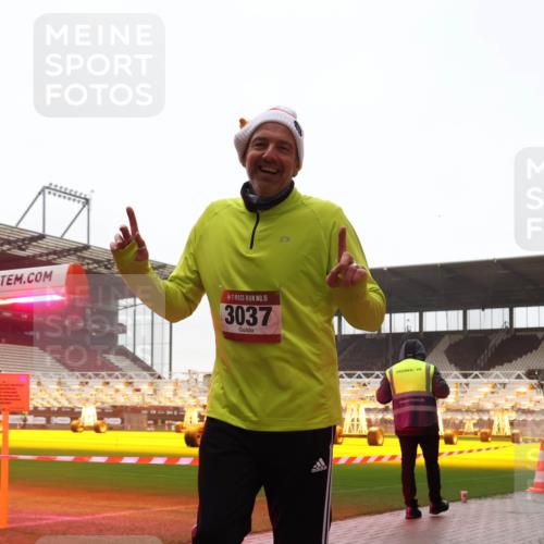 07.12.2025 - St. Pauli X-Mass-Run No. 15 Luisa Fischer http://msf.ph/oto/9382212 07.12.2025 11:21:48 Ziel 15, 3037, 2854, 98, 105, 111, 232, 241, 1549, 1902, 1907, 1939, 2033, 2197, 2375, 2376, 2473, 2474, 2579, 2854, 2867, 3073, 3135, 3159, 3220, 3283 meine-sportfotos.de