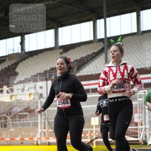 07.12.2025 - St. Pauli X-Mass-Run No. 15 Patografie http://msf.ph/oto/9382222 07.12.2025 10:21:04 Ziel 1386, 1407, 1898, 1900, 2565, 3984, 4338 meine-sportfotos.de
