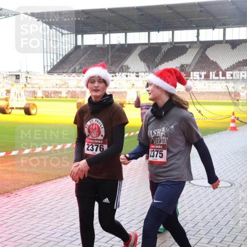 07.12.2025 - St. Pauli X-Mass-Run No. 15 Luisa Fischer http://msf.ph/oto/9382224 07.12.2025 11:21:51 Ziel 15, 2376, 5, 2375, 3135, 98, 105, 111, 232, 241, 1549, 1902, 1907, 1939, 2033, 2197, 2375, 2376, 2473, 2474, 2579, 2854, 2867, 3073, 3135, 3159, 3220, 3283 meine-sportfotos.de
