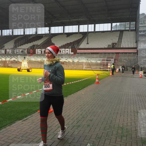 07.12.2025 - St. Pauli X-Mass-Run No. 15 Fabian Wolf http://msf.ph/oto/9382225 07.12.2025 10:09:34 Ziel 800, 899, 1172, 1191, 1243, 1248, 1718, 3493, 3756 meine-sportfotos.de