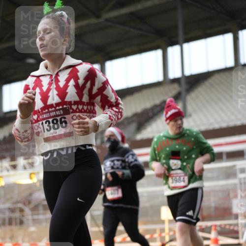 07.12.2025 - St. Pauli X-Mass-Run No. 15 Patografie http://msf.ph/oto/9382233 07.12.2025 10:21:04 Ziel 1386, 1407, 1898, 1900, 2565, 3984, 4338 meine-sportfotos.de