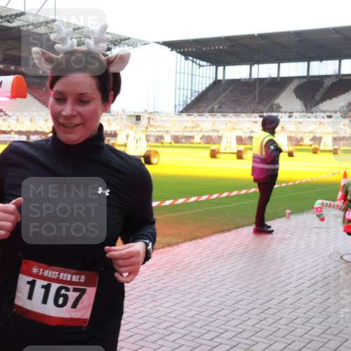 07.12.2025 - St. Pauli X-Mass-Run No. 15 Luisa Fischer http://msf.ph/oto/9382238 07.12.2025 10:48:36 Ziel 5, 1167, 1195, 30, 282, 472, 513, 553, 577, 876, 1195, 1265, 1267, 1555, 2028, 2146, 2147, 2232, 2233, 2235, 2239, 2241, 2339, 2501, 2608, 2611, 2796, 2797, 2803, 3018, 3598, 4072, 4229, 4447, 4598, 4863 meine-sportfotos.de
