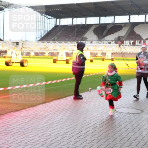 07.12.2025 - St. Pauli X-Mass-Run No. 15 Luisa Fischer http://msf.ph/oto/9382240 07.12.2025 10:48:36 Ziel 195, 282, 472, 513, 553, 577, 876, 1195, 1265, 1267, 1555, 2028, 2146, 2147, 2232, 2233, 2235, 2239, 2241, 2339, 2501, 2608, 2611, 2796, 2797, 2803, 3018, 3598, 4072, 4229, 4447, 4598, 4863 meine-sportfotos.de