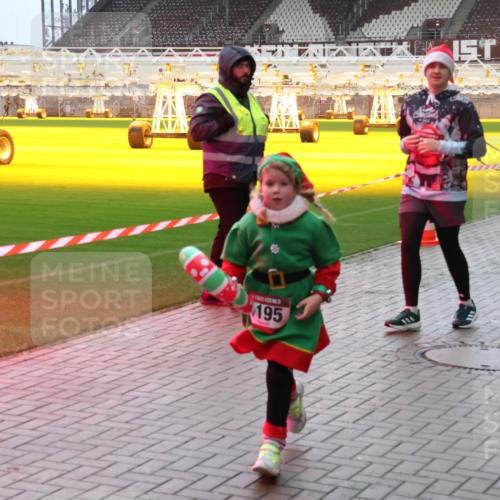 07.12.2025 - St. Pauli X-Mass-Run No. 15 Luisa Fischer http://msf.ph/oto/9382245 07.12.2025 10:48:37 Ziel 195, 4229, 233, 282, 472, 513, 553, 577, 876, 1195, 1265, 1267, 1555, 2028, 2146, 2147, 2232, 2233, 2235, 2239, 2241, 2339, 2501, 2608, 2611, 2796, 2797, 2803, 3018, 3598, 4072, 4229, 4447, 4598, 4863 meine-sportfotos.de
