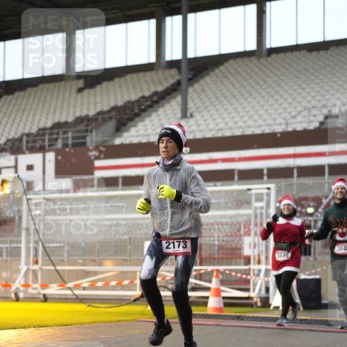 07.12.2025 - St. Pauli X-Mass-Run No. 15 Patografie http://msf.ph/oto/9382247 07.12.2025 10:21:11 Ziel 1326, 1386, 1407, 1898, 1900, 2173, 2565, 3062, 3384, 3848, 3849, 3984, 4117, 4338 meine-sportfotos.de