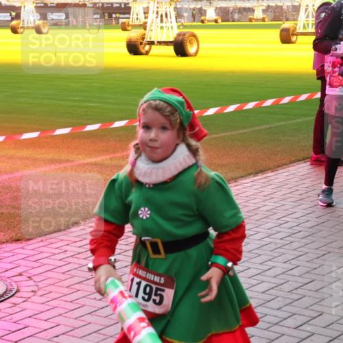 07.12.2025 - St. Pauli X-Mass-Run No. 15 Luisa Fischer http://msf.ph/oto/9382253 07.12.2025 10:48:38 Ziel 0, 15, 1195, 3, 282, 472, 513, 553, 577, 633, 876, 1195, 1265, 1267, 1555, 2028, 2146, 2147, 2232, 2233, 2235, 2239, 2241, 2339, 2501, 2608, 2611, 2796, 2797, 2803, 3018, 3598, 4072, 4229, 4447, 4598, 4863 meine-sportfotos.de