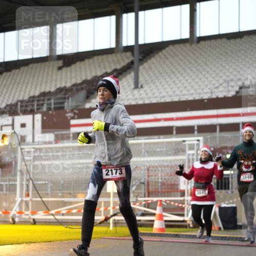 07.12.2025 - St. Pauli X-Mass-Run No. 15 Patografie http://msf.ph/oto/9382255 07.12.2025 10:21:11 Ziel 1326, 1386, 1407, 1898, 1900, 2173, 2565, 3062, 3384, 3848, 3849, 3984, 4117, 4338 meine-sportfotos.de