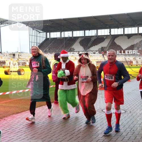 07.12.2025 - St. Pauli X-Mass-Run No. 15 Luisa Fischer http://msf.ph/oto/9382273 07.12.2025 10:48:41 Ziel 4229, 15, 2501, 3599, 2028, 3018, 233, 282, 290, 472, 513, 553, 577, 633, 876, 935, 1195, 1265, 1267, 1517, 1521, 2028, 2146, 2147, 2232, 2233, 2235, 2239, 2241, 2339, 2501, 2608, 2611, 2796, 2797, 2803, 3018, 3598, 4229, 4447, 4598, 4863 meine-sportfotos.de