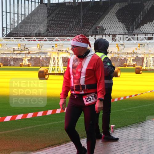 07.12.2025 - St. Pauli X-Mass-Run No. 15 Luisa Fischer http://msf.ph/oto/9382287 07.12.2025 11:22:20 Ziel 2579, 98, 105, 111, 232, 241, 1284, 1297, 1549, 1775, 1779, 1902, 1904, 1907, 1939, 2033, 2197, 2473, 2474, 3073, 3474, 3475, 3820, 3821 meine-sportfotos.de