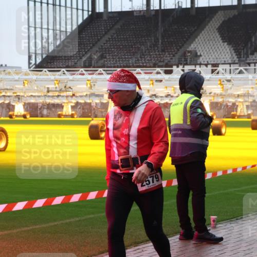 07.12.2025 - St. Pauli X-Mass-Run No. 15 Luisa Fischer http://msf.ph/oto/9382289 07.12.2025 11:22:20 Ziel 5, 2579, 98, 105, 111, 232, 241, 1284, 1297, 1549, 1775, 1779, 1902, 1904, 1907, 1939, 2033, 2197, 2473, 2474, 3073, 3474, 3475, 3820, 3821 meine-sportfotos.de