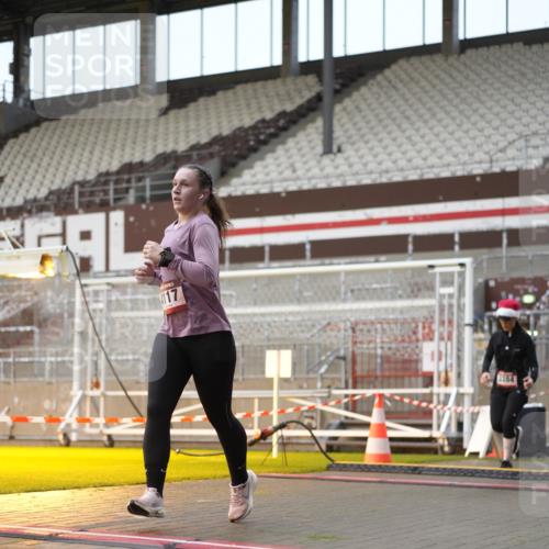 07.12.2025 - St. Pauli X-Mass-Run No. 15 Patografie http://msf.ph/oto/9382290 07.12.2025 10:21:14 Ziel 1326, 1386, 1407, 1898, 1900, 2173, 2565, 3062, 3384, 3540, 3541, 3848, 3849, 3984, 4117, 4338 meine-sportfotos.de