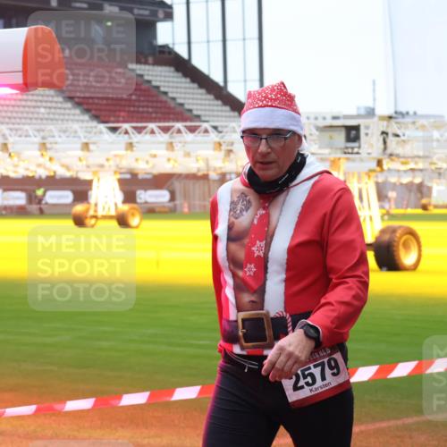 07.12.2025 - St. Pauli X-Mass-Run No. 15 Luisa Fischer http://msf.ph/oto/9382295 07.12.2025 11:22:22 Ziel 15, 2579, 98, 105, 111, 1284, 1297, 1549, 1775, 1779, 1902, 1904, 1907, 1939, 2033, 2197, 2473, 2474, 3474, 3475, 3820, 3821 meine-sportfotos.de