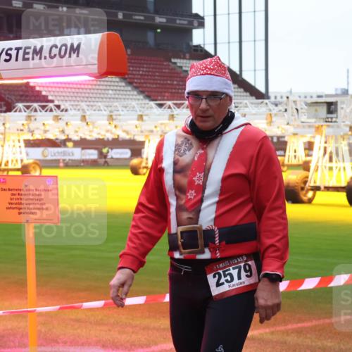 07.12.2025 - St. Pauli X-Mass-Run No. 15 Luisa Fischer http://msf.ph/oto/9382297 07.12.2025 11:22:22 Ziel 15, 2579, 98, 105, 111, 1284, 1297, 1549, 1775, 1779, 1902, 1904, 1907, 1939, 2033, 2197, 2473, 2474, 3474, 3475, 3820, 3821 meine-sportfotos.de