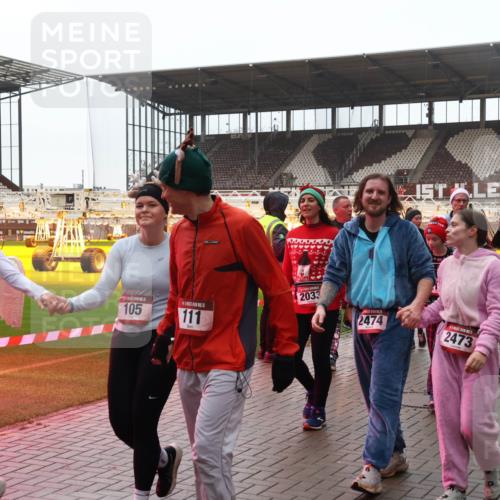 07.12.2025 - St. Pauli X-Mass-Run No. 15 Luisa Fischer http://msf.ph/oto/9382317 07.12.2025 11:22:29 Ziel 98, 5, 5, 105, 111, 2033, 15, 2474, 2473, 1779, 232, 1284, 1297, 1775, 1779, 1904, 1939, 2197, 2812, 3474, 3475, 3820, 3821 meine-sportfotos.de