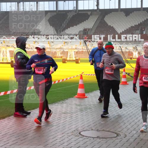 07.12.2025 - St. Pauli X-Mass-Run No. 15 Luisa Fischer http://msf.ph/oto/9382322 07.12.2025 10:12:27 Ziel 1687, 1, 4658, 4525, 670, 756, 1389, 1526, 1687, 1688, 1833, 2177, 2906, 2909, 3085, 3761, 3767, 3870, 3909, 3932, 3935, 4658 meine-sportfotos.de