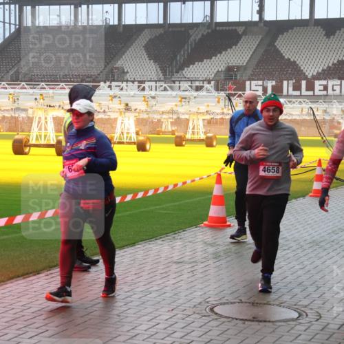 07.12.2025 - St. Pauli X-Mass-Run No. 15 Luisa Fischer http://msf.ph/oto/9382326 07.12.2025 10:12:27 Ziel 4, 7, 4658, 4525, 670, 756, 1389, 1526, 1687, 1688, 1833, 2177, 2906, 2909, 3085, 3761, 3767, 3870, 3909, 3932, 3935, 4658 meine-sportfotos.de