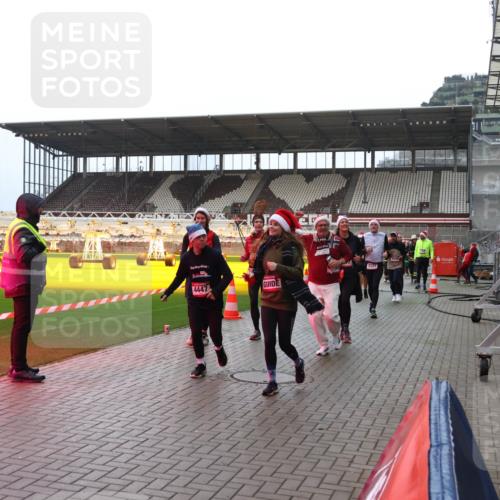 07.12.2025 - St. Pauli X-Mass-Run No. 15 Luisa Fischer http://msf.ph/oto/9382328 07.12.2025 10:48:57 Ziel 4447, 2233, 233, 290, 577, 590, 592, 633, 876, 935, 1009, 1087, 1188, 1189, 1195, 1265, 1267, 1515, 1516, 1517, 1521, 1895, 2028, 2146, 2147, 2232, 2233, 2235, 2239, 2241, 2268, 2269, 2339, 2501, 2512, 2515, 2796, 2797, 2803, 3017, 3018, 3019, 3346, 3598, 4229, 4447, 4598 meine-sportfotos.de