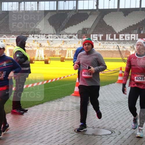07.12.2025 - St. Pauli X-Mass-Run No. 15 Luisa Fischer http://msf.ph/oto/9382329 07.12.2025 10:12:27 Ziel 1687, 4658, 4525, 670, 756, 1389, 1526, 1687, 1688, 1833, 2177, 2906, 2909, 3085, 3761, 3767, 3870, 3909, 3932, 3935, 4658 meine-sportfotos.de