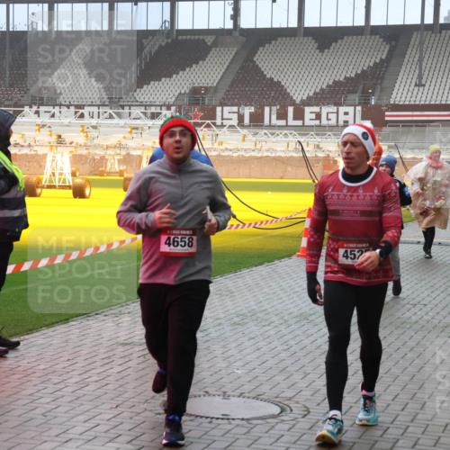 07.12.2025 - St. Pauli X-Mass-Run No. 15 Luisa Fischer http://msf.ph/oto/9382331 07.12.2025 10:12:28 Ziel 4658, 452, 670, 756, 1077, 1389, 1526, 1687, 1688, 1833, 2177, 2906, 2909, 3085, 3761, 3767, 3870, 3909, 3932, 3935, 4658 meine-sportfotos.de